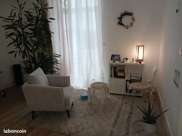 Bureau et espace de travail Location Lons-le-Saunier 36m² 400€