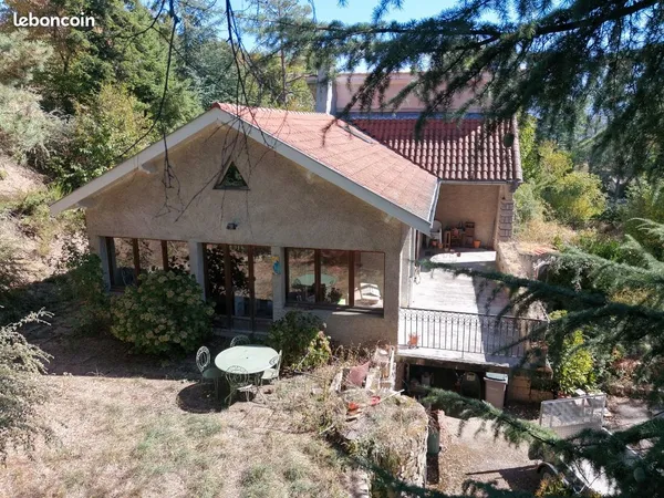 Maison 4 pièces 88m2 habitable + loggia + grenier aménageable + grand sous sol aménagé