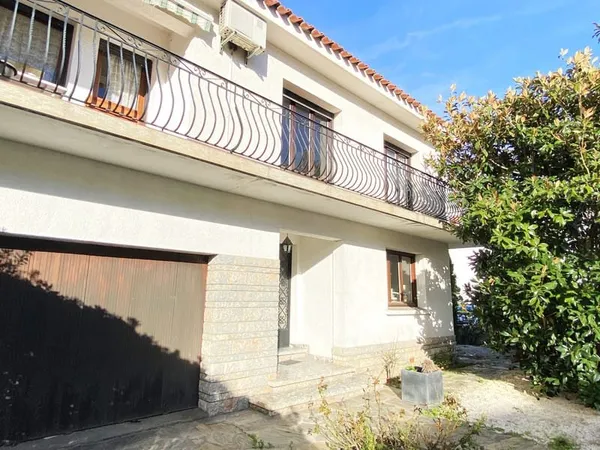 UNE GRANDE VILLA 3 FACES AVEC POSSIBILITE DE DEUX APPARTEMEN