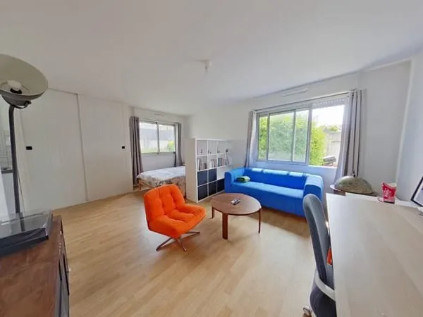 LA RICHE - Grand studio de 30 m2 avec garage