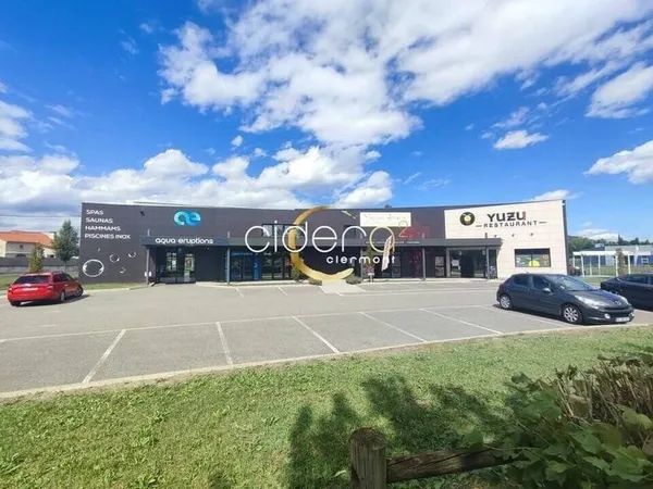 Local commercial 596 m²