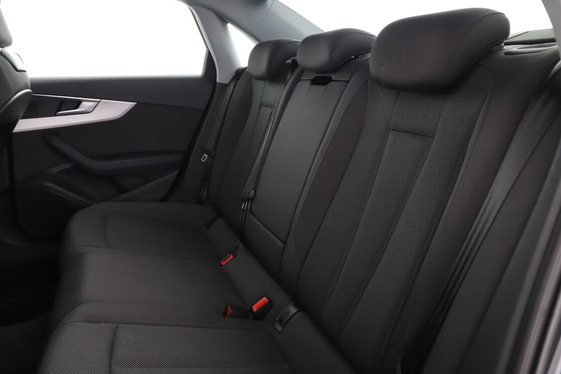 Audi A4 35 TFSI Design S Tronic 7 — photo 14