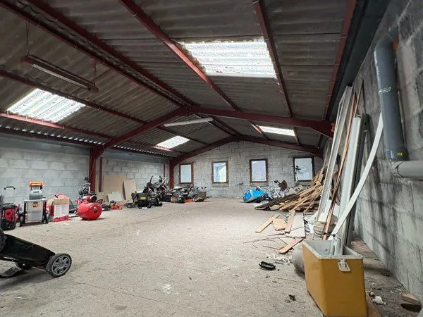Local professionnel / stockage / entrepôt
