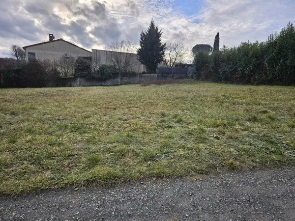 Terrain 610 m²