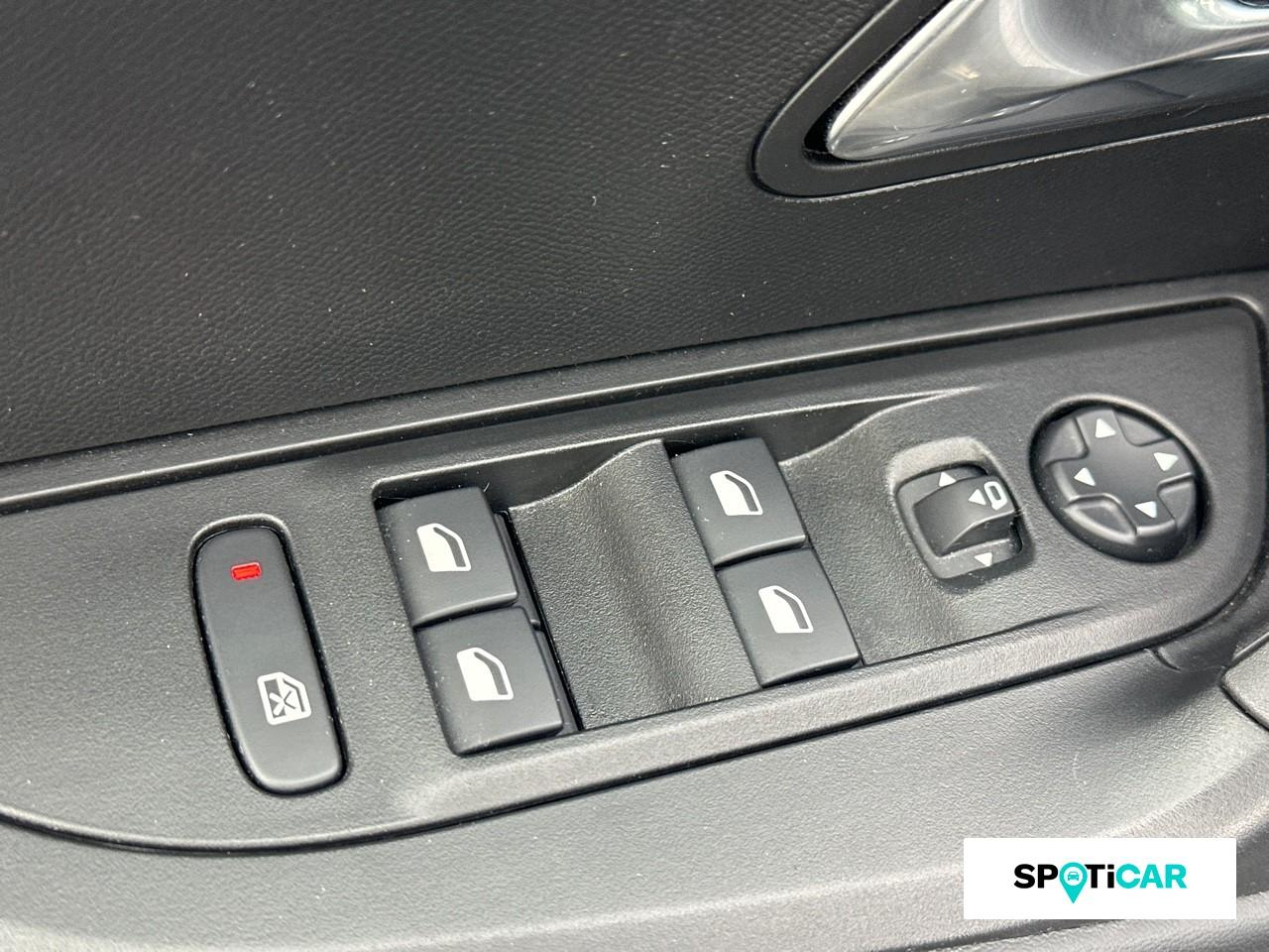 Peugeot 2008 e-2008 156ch 54 kwh allure — photo 19