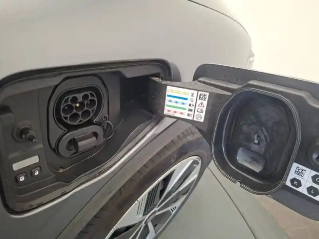 Renault Megane e-tech er ev60 130ch super charge — photo 18