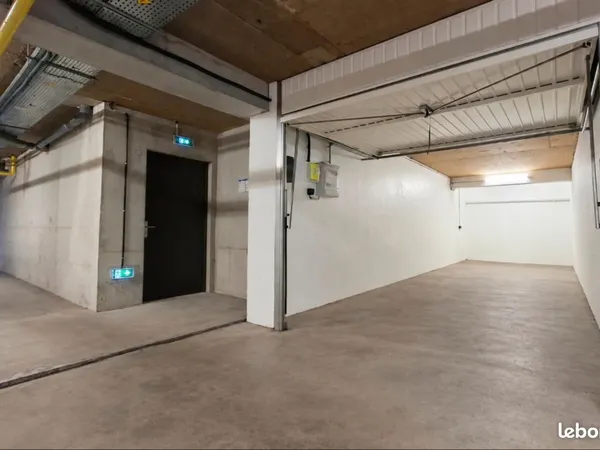 Garage / Box Double Sécurisé 26m² - Excenevex Centre & Plage