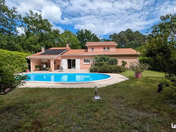 Maison familiale de 153 m² avec piscine sur 1 812 m² de terrain