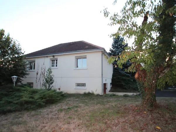 CHAMPVERT, pavillon sur sous-sol avec terrain de plus de 300
