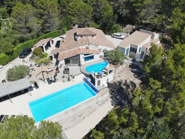 Maison 20 pièces 400 m²