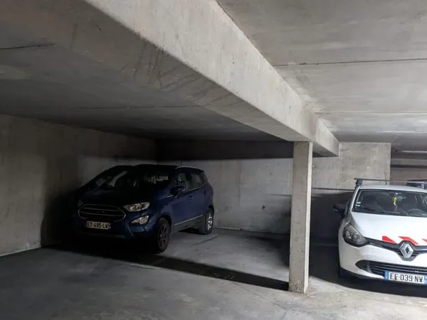 Place de Parking sécurisée