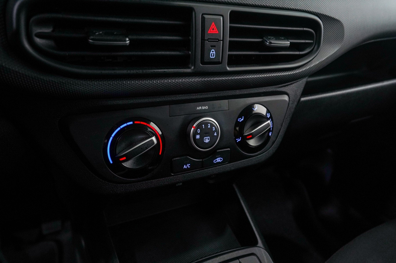 Hyundai i10 — photo 25