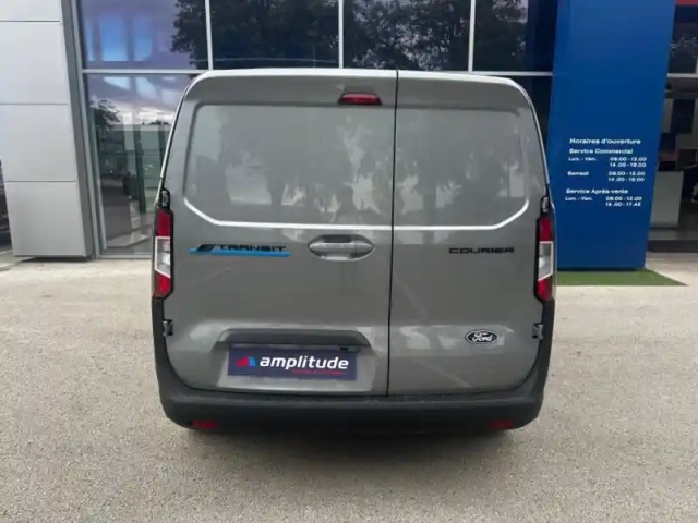 Ford Transit Courier electrique 100 kw 136ch limited — photo 4