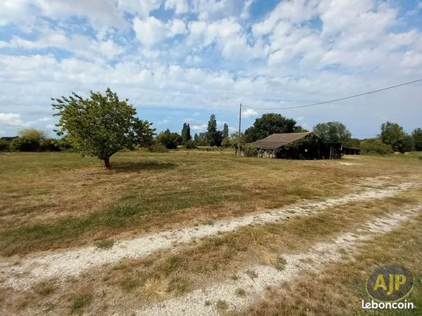 Parking/box 2 pièces 256 m²