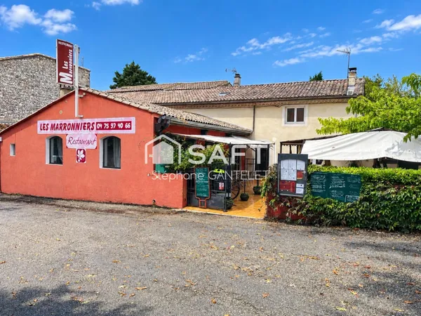 Bar-restaurant sur la route des Gorges d'Ardèche