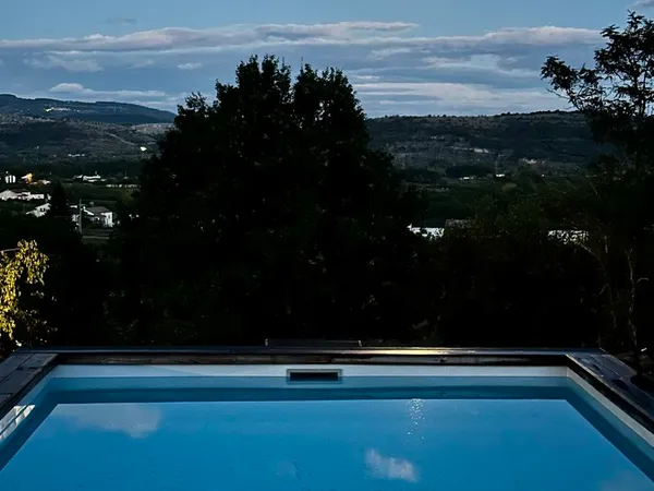 MAISON RECENTE DE STANDING AVEC PISCINE ET PANNEAUX SOLAIRES