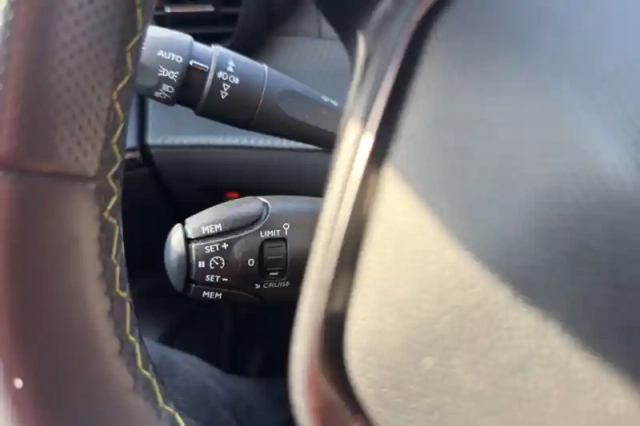 Peugeot 2008 electrique 136 ch — photo 20