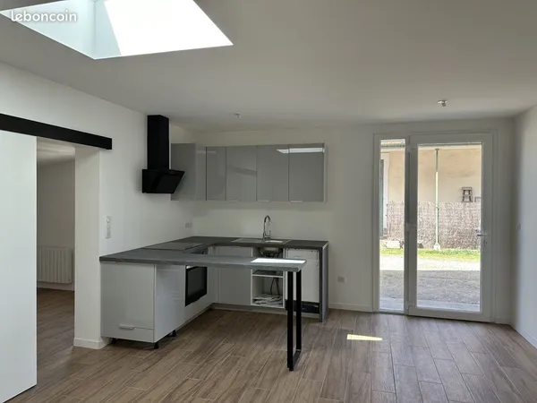 Maisonnette en location meublée, centre du bourg