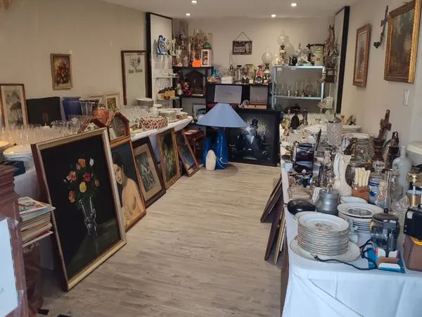 Local 70m2 rte de Lourdes Juillan