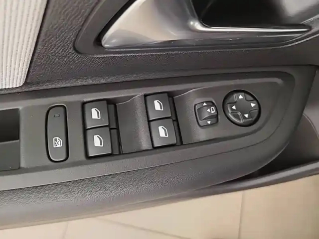 Citroën C4 hybride 145 ch e-dcs6 — photo 23
