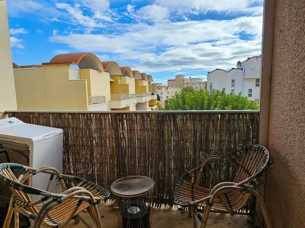 URGENT - T2 a renove, Residence avec Piscine