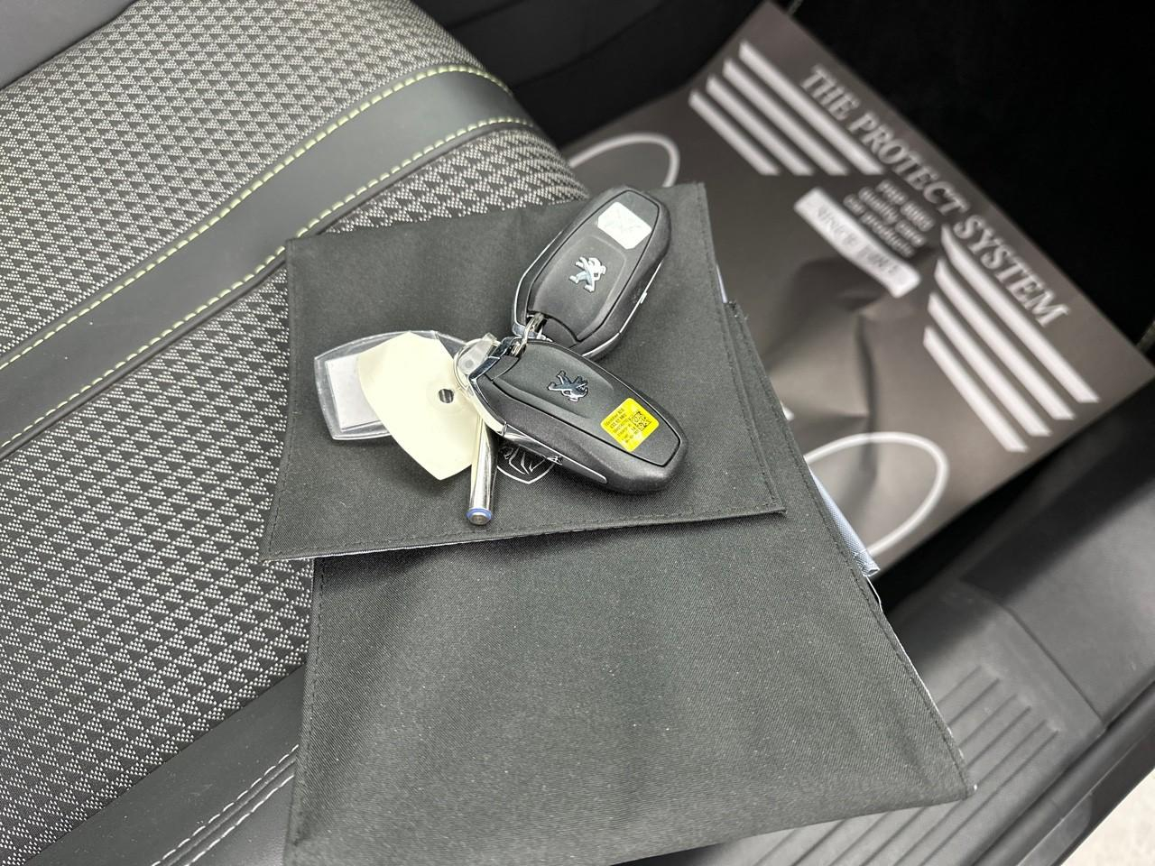 Peugeot 2008 puretech 130 s&s eat8 gt — photo 31