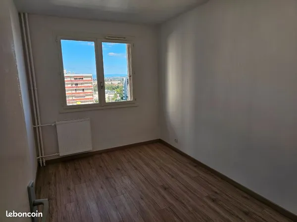 T3 bis lumineux de 76m2 renové