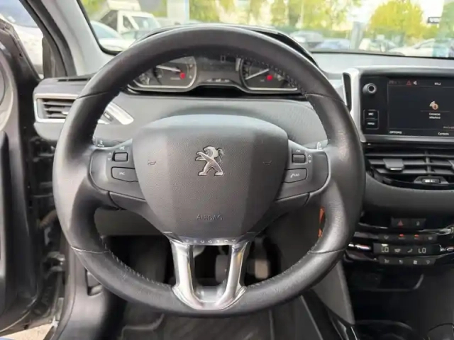 Peugeot 2008 1.5 bluehdi 100ch e6.c signature s&amp;s bvm5 86g — photo 15