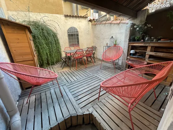 COLOCATION À L'ANNÉE maison avec terrasse centre-ville