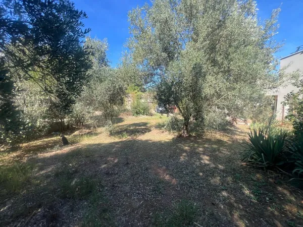 13400 AUBAGNE - Terrain constructible 543m2 avec 20% emprise