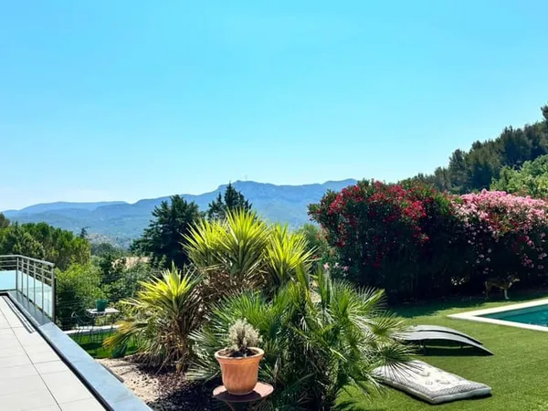 Maison 5 pièces 230 m²