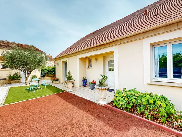Studio 10 pièces 234 m²