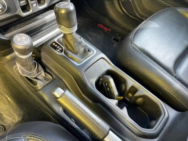 Jeep Wrangler 2.2 crdi 200 unlimited sahara — photo 22