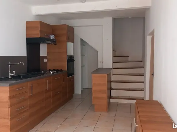Location maison dans le centre ancien rénové à Lorgues