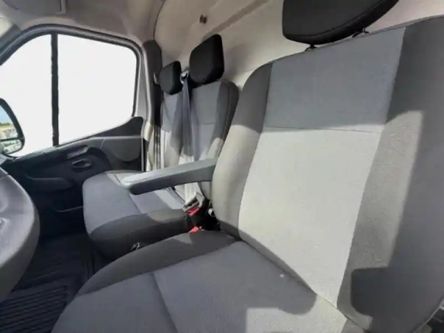 Renault Master fg f3500 l2h2 2.3 blue dci 135ch confort euro6e — photo 11