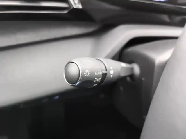 Peugeot 308 phev 180 e-eat8 allure — photo 17
