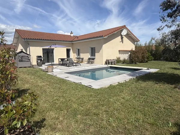 CHAMPDIEU MAISON DE 133M2AVEC PISCINE - TERRAIN CLOS ET ARBORÉ