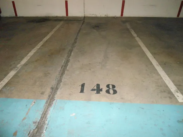 -PARKING SECURISE EN SOUS-SOL-AUBAGNE CENTRE VILLE