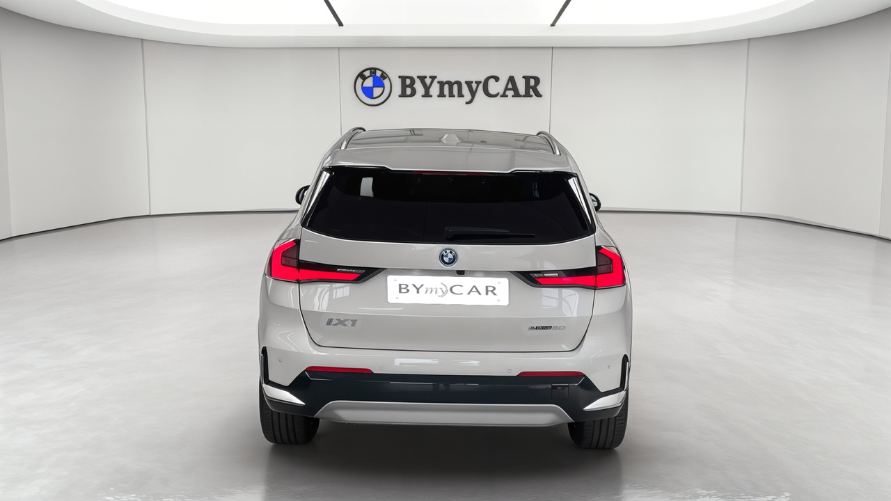 BMW iX1 eDrive20 — photo 4