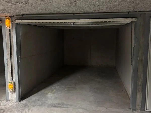Garage fermé sécurisé Hôpitaux facultés