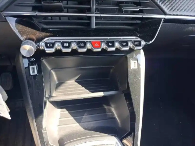 Peugeot 208 puretech 75 s&amp;s bvm5 — photo 17