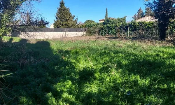 Terrain 600 m²