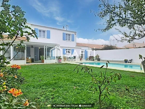 Maison familiale de 177m² utile, 4 chambres, piscine chauffée et grand garage