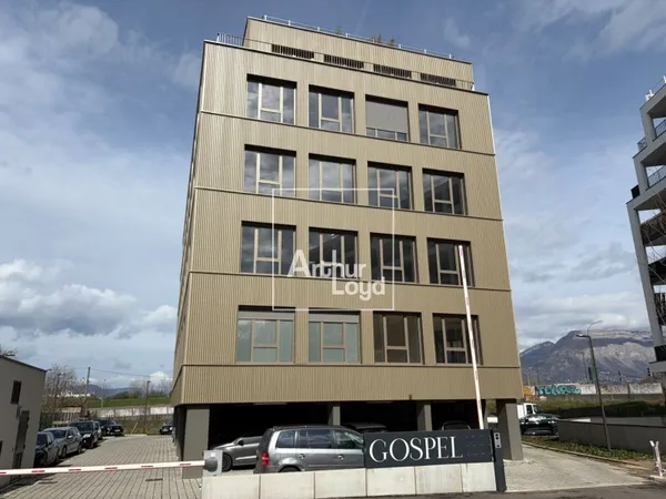 Local professionnel 155 m²