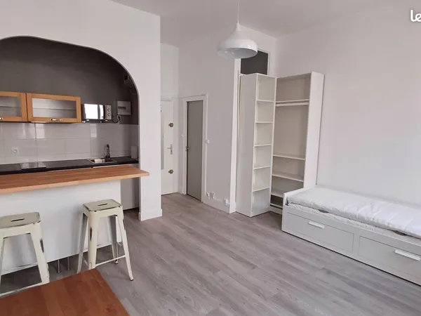 STUDIO meublé CROIX ROUSSE (Lyon 4ème) - 25 m2