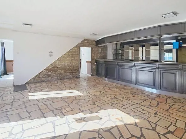 Local commercial 193 m²