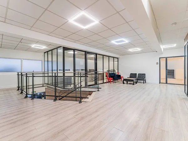 Bureaux 10 pièces 300 m²