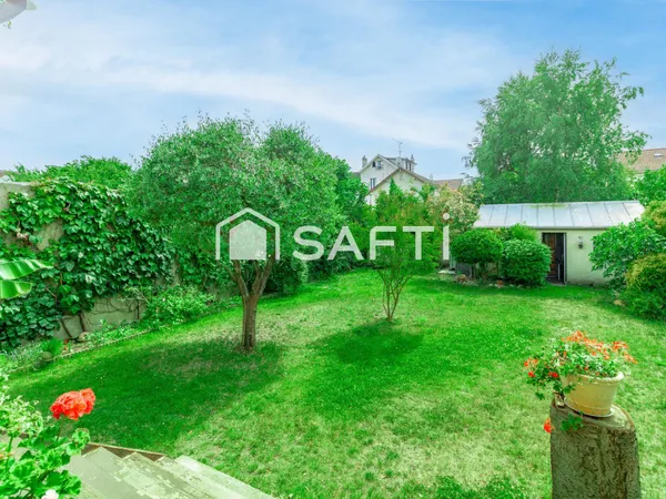 Une maison familiale rare aux volumes généreux, avec jardin, terrasse et espace professionnel indépe