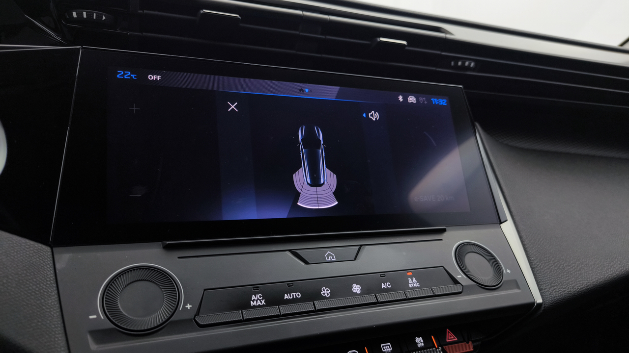 Peugeot 308 SW PHEV 180 e-EAT8 — photo 26