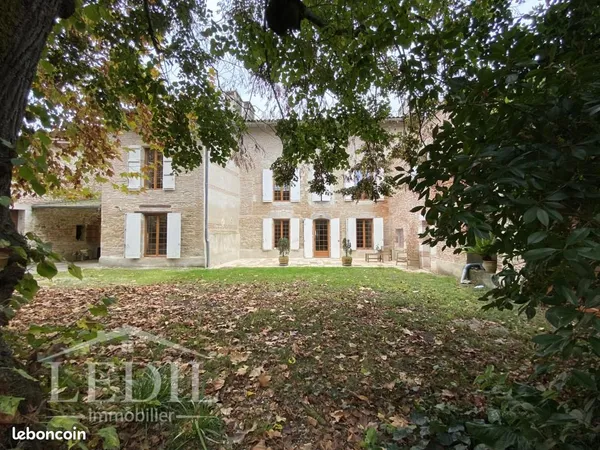 Maison 7 pièces 400 m²